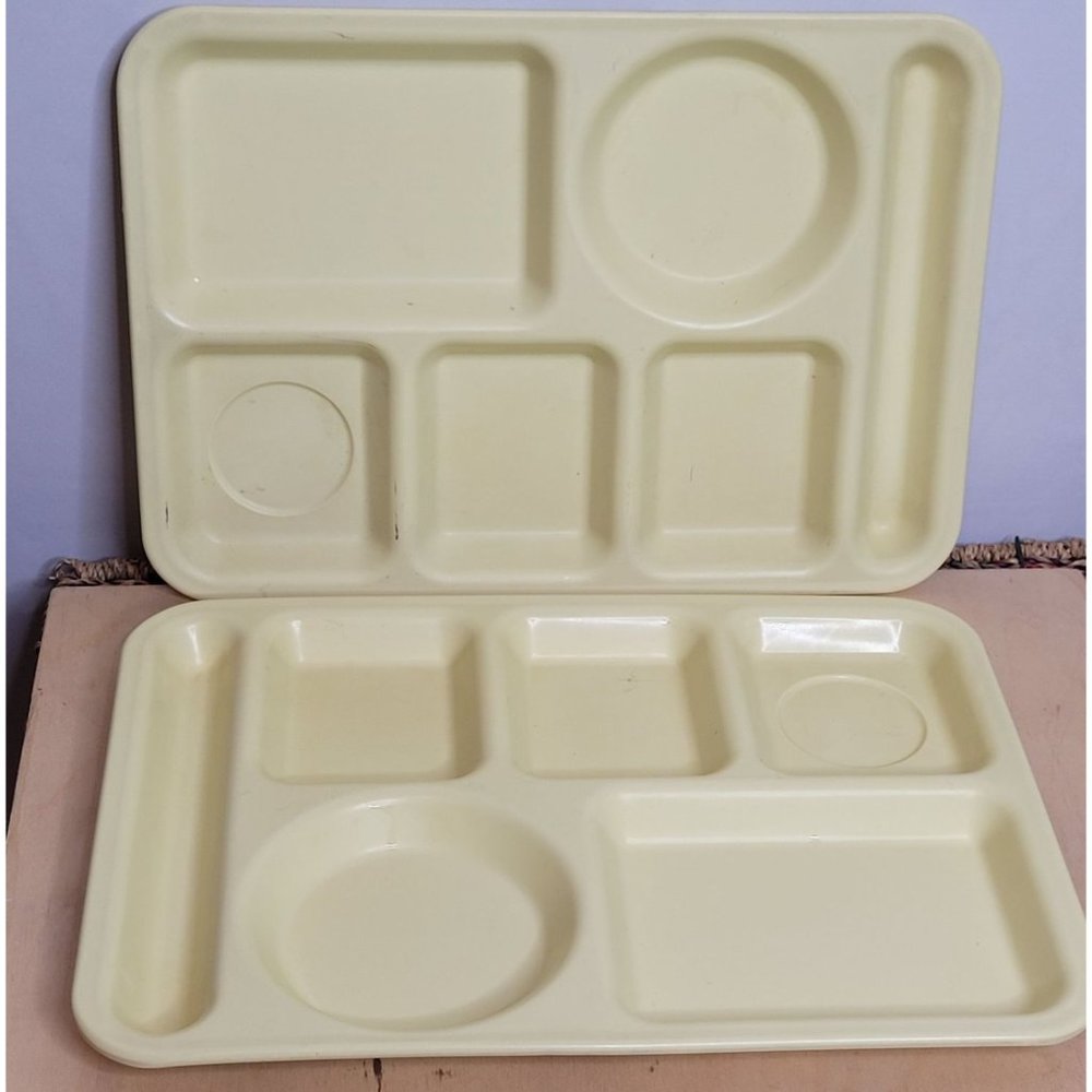 Vintage Arrowhead Melamine Divided Lunch Tray Set of 2 Pale Yellow 14 x 10 Inch